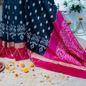 POCHAMPALLY HANDLOOM SAREE TELENGANE WEAVE COMBINATION OF BLACK AND MAGENTA