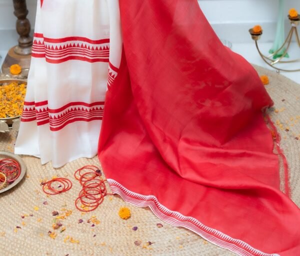 RED AND WHITE BLOCK PRINTED BISHNUPURI SILK SAREE 3PLY - Image 4